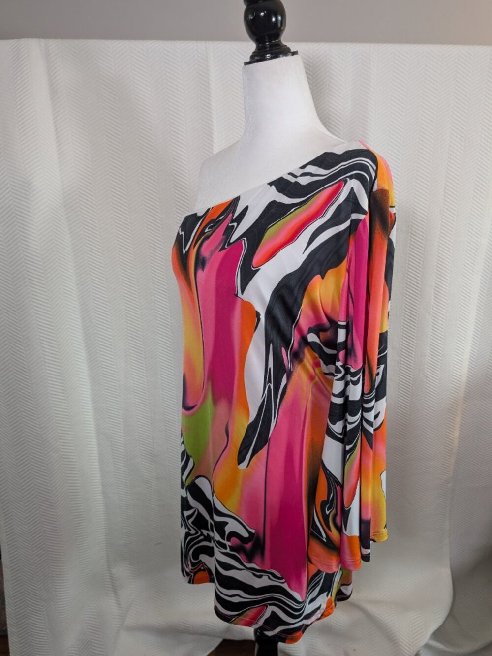 One-Shoulder Multicolor Abstract Print Top - Picture 3 of 12